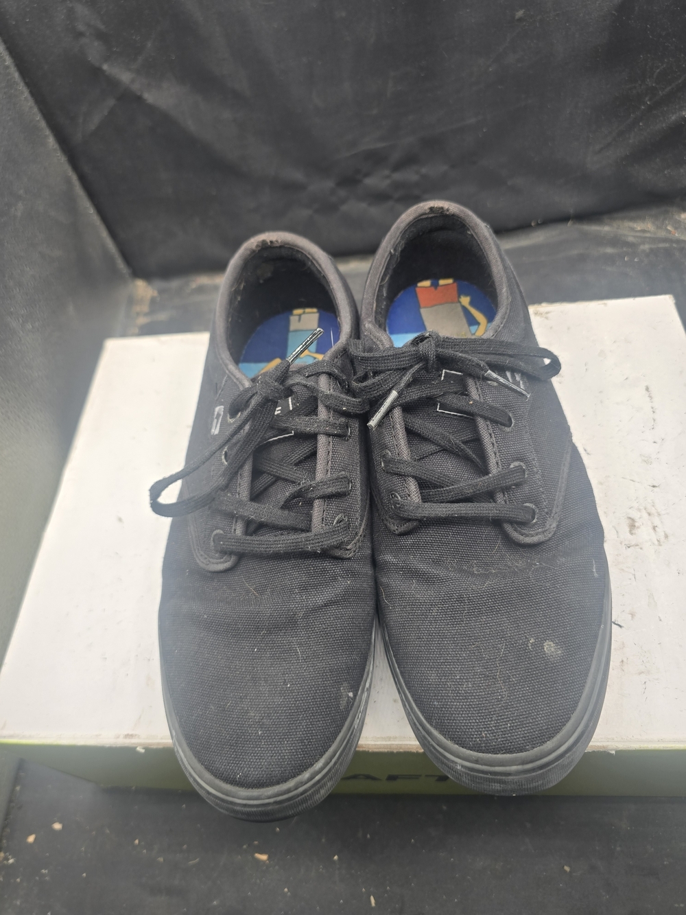 Globe Men's Black Canvas Low-Top Sneakers